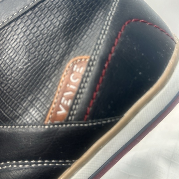 Vince Mens Chukka  boots in black and red main image 4